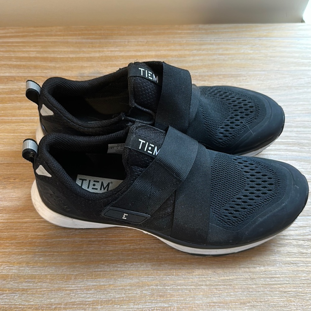 Tiem Black Cycling Shoes w/clips sz 8.5